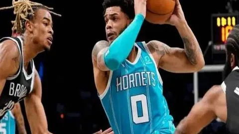 中国世预赛遭澳大利亚2-0逆转，丧失直接晋级资格